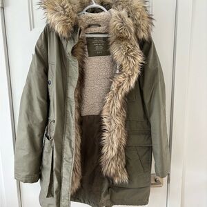 American Eagle Olive Green Faux Fur Trim Parka Jacket M